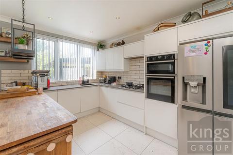 4 bedroom detached house for sale, Firtree Walk, Enfield