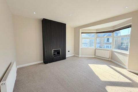 undefined, 2 bedroom flat in Morley Hill, Enfield, EN2 area