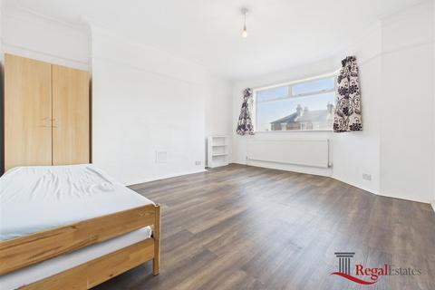 2 bedroom flat to rent, The Vale, London, W3 7SA