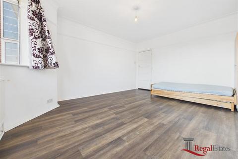 2 bedroom flat to rent, The Vale, London, W3 7SA