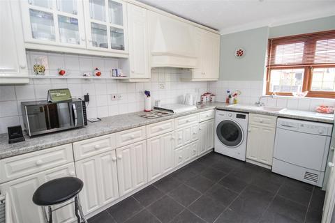 3 bedroom detached bungalow for sale, BELLHOUSE ROAD, Leigh-On-Sea
