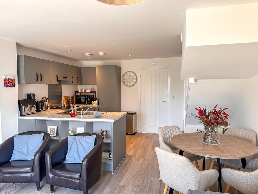 Kitchen/Dining Area