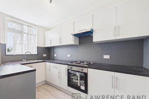 3 bedroom flat to rent, Victoria Road, Ruislip, HA4