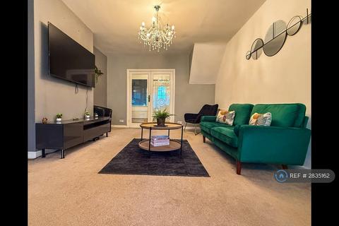 3 bedroom semi-detached house to rent, Middlemist Grove, Birmingham, B43