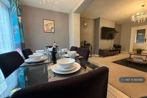 3 bedroom semi-detached house to rent, Middlemist Grove, Birmingham, B43