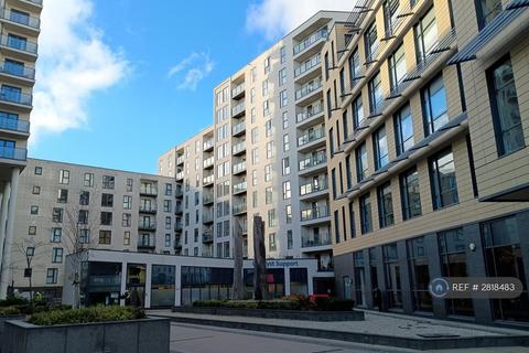 2 bedroom flat to rent, Nankeville Court, Woking, GU22