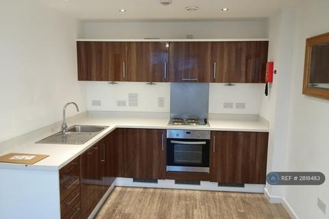 2 bedroom flat to rent, Nankeville Court, Woking, GU22