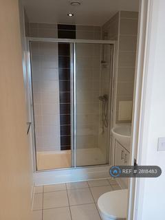 2 bedroom flat to rent, Nankeville Court, Woking, GU22