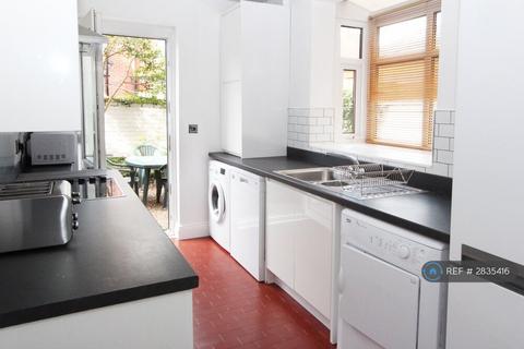 4 bedroom terraced house to rent, Haysworth Street, Preston, PR1