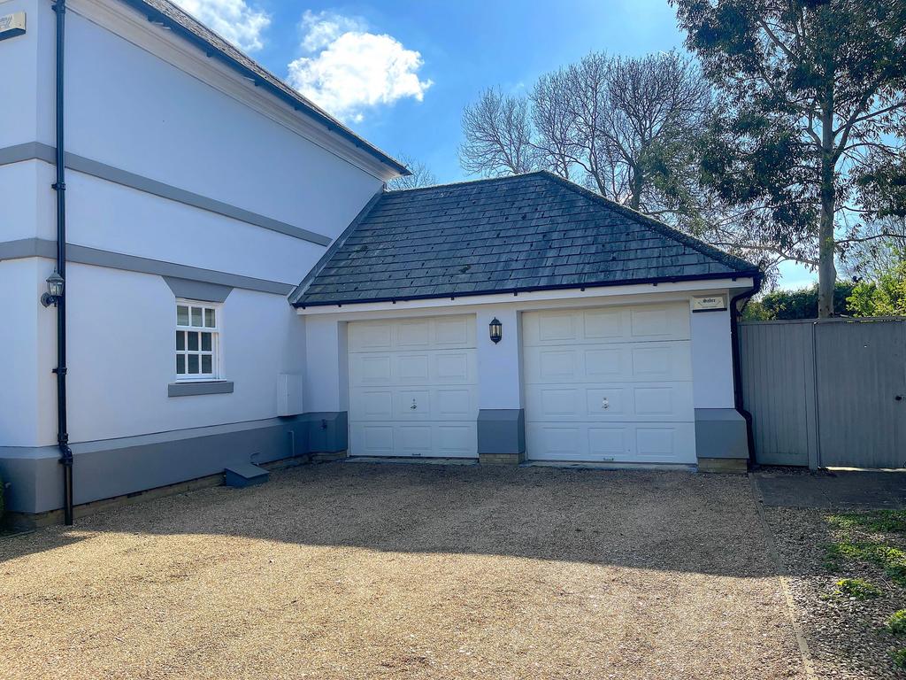 Driveway/Garage (1)