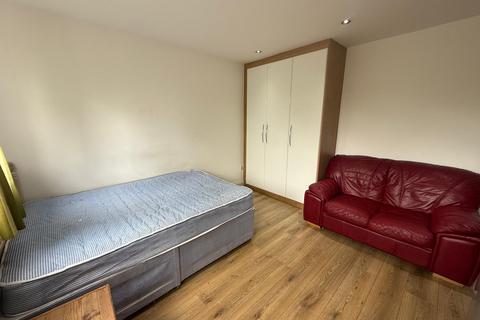 undefined, Spring Grove Road, Hounslow TW3