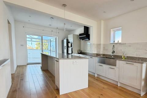 4 bedroom chalet to rent, Astley Crescent, Hunstanton, PE36