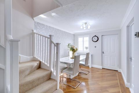 3 bedroom property for sale, Danbury Crescent, South Ockendon RM15