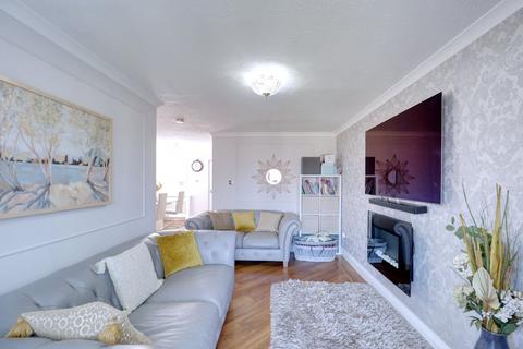 3 bedroom property for sale, Danbury Crescent, South Ockendon RM15