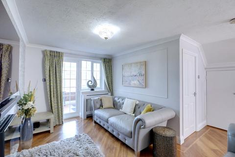 3 bedroom property for sale, Danbury Crescent, South Ockendon RM15