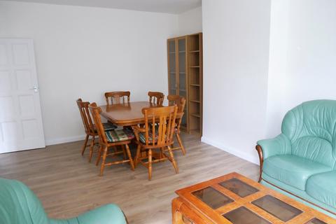 2 bedroom flat to rent, Falling Lane, Yiewsley UB7