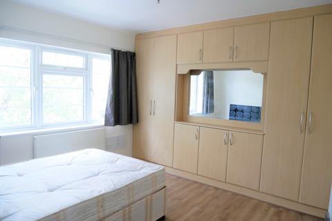 2 bedroom flat to rent, Falling Lane, Yiewsley UB7