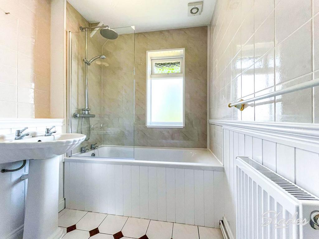 10 foxcote bathroom