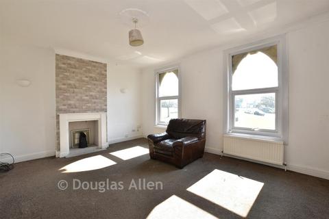 3 bedroom maisonette for sale, Chigwell Road, Woodford Green, Essex