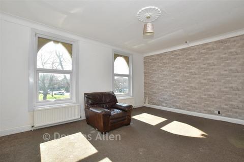 3 bedroom maisonette for sale, Chigwell Road, Woodford Green, Essex