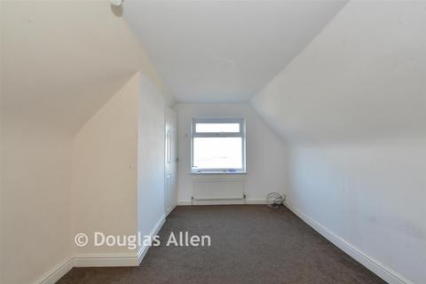 3 bedroom maisonette for sale, Chigwell Road, Woodford Green, Essex