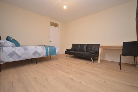1 bedroom in a flat share to rent, Electric House, Bow Road, E3 2BL
