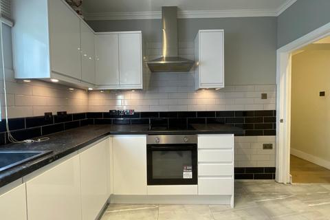 2 bedroom flat to rent, Bathurst Walk, Iver SL0