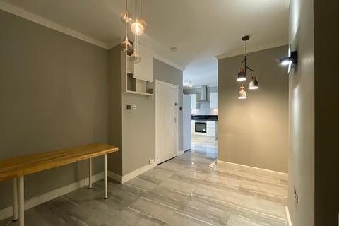 2 bedroom flat to rent, Bathurst Walk, Iver SL0