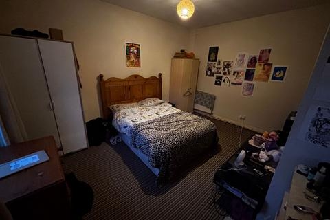 2 bedroom flat to rent, North Hill Road, Leeds LS6
