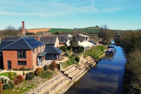 undefined, Honeystreet, Pewsey