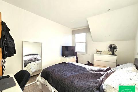 2 bedroom apartment to rent, High Road, East Finchley