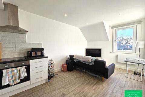 2 bedroom apartment to rent, High Road, East Finchley