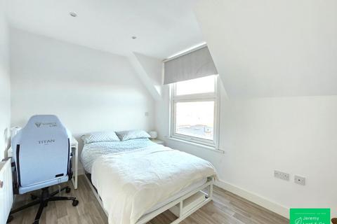 2 bedroom apartment to rent, High Road, East Finchley