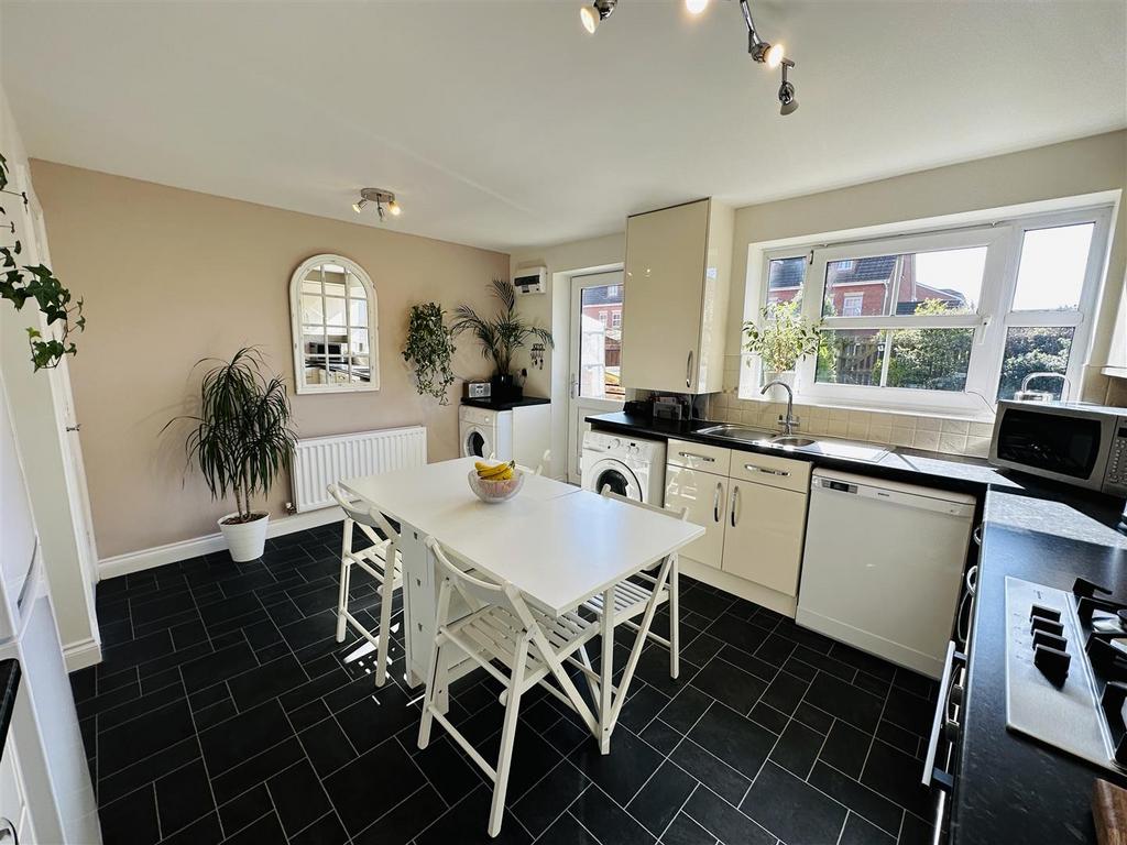 Kitchen1.jpg