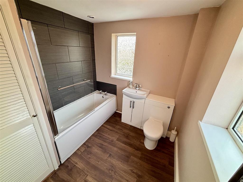 Family Bathroom/WC
