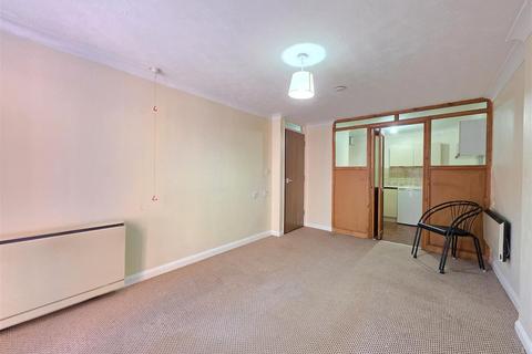 1 bedroom flat for sale, Golding Court, Riverdene Road, Ilford
