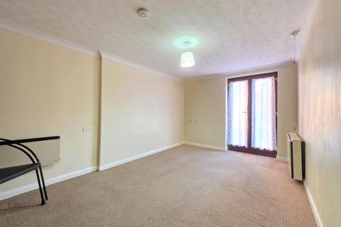 1 bedroom flat for sale, Golding Court, Riverdene Road, Ilford
