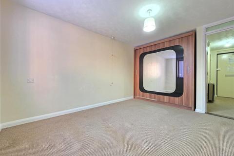 1 bedroom flat for sale, Golding Court, Riverdene Road, Ilford