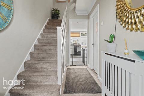 3 bedroom terraced house for sale, Front Lane, Upminster