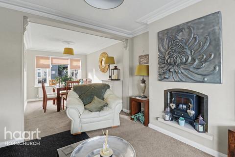 3 bedroom terraced house for sale, Front Lane, Upminster