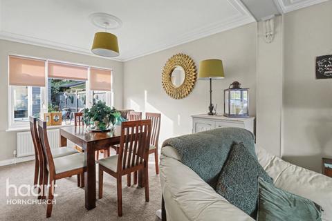3 bedroom terraced house for sale, Front Lane, Upminster