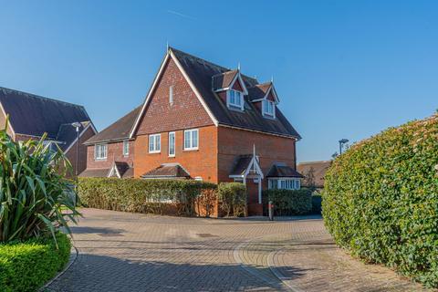 5 bedroom semi-detached house for sale, Kingfisher Drive, Haywards Heath, RH16