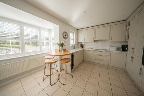 5 bedroom semi-detached house for sale, Kingfisher Drive, Haywards Heath, RH16