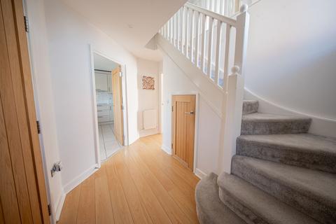 5 bedroom semi-detached house for sale, Kingfisher Drive, Haywards Heath, RH16