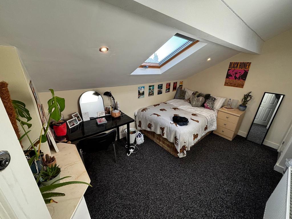Bright attic double bedroom with a comfy double...