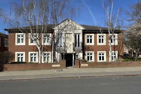 2 bedroom ground floor flat for sale, Ivor Court, Chalgrove Gardens, London, N3
