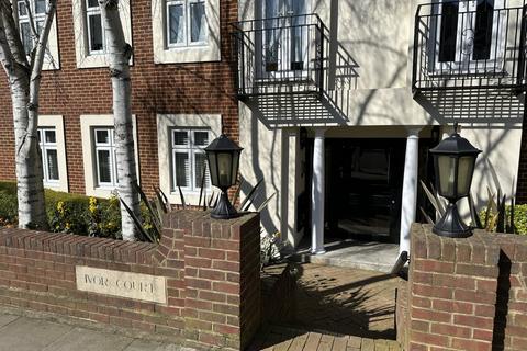 2 bedroom ground floor flat for sale, Ivor Court, Chalgrove Gardens, London, N3
