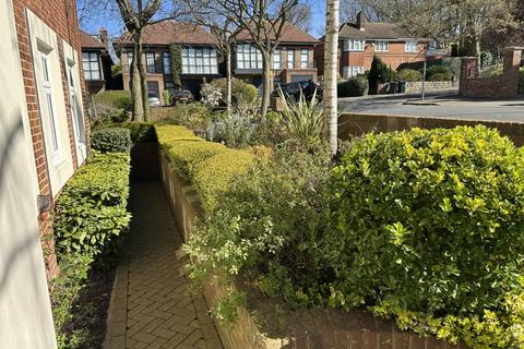 2 bedroom ground floor flat for sale, Ivor Court, Chalgrove Gardens, London, N3