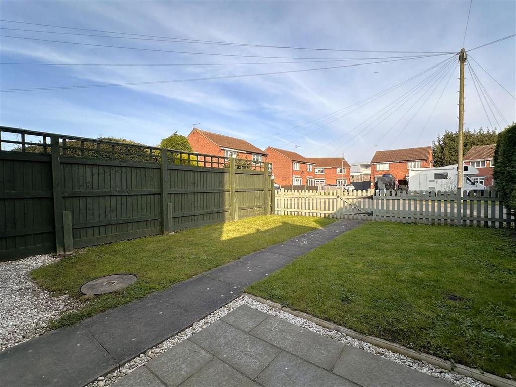 Lovely Manageable Garden 796