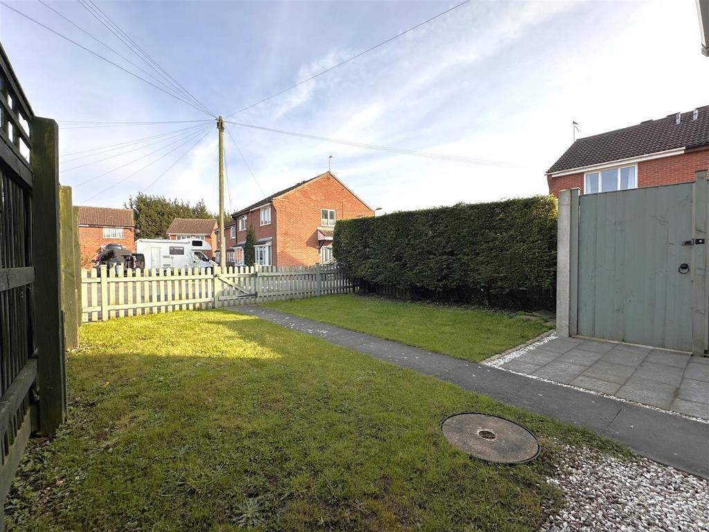 Front Garden 799